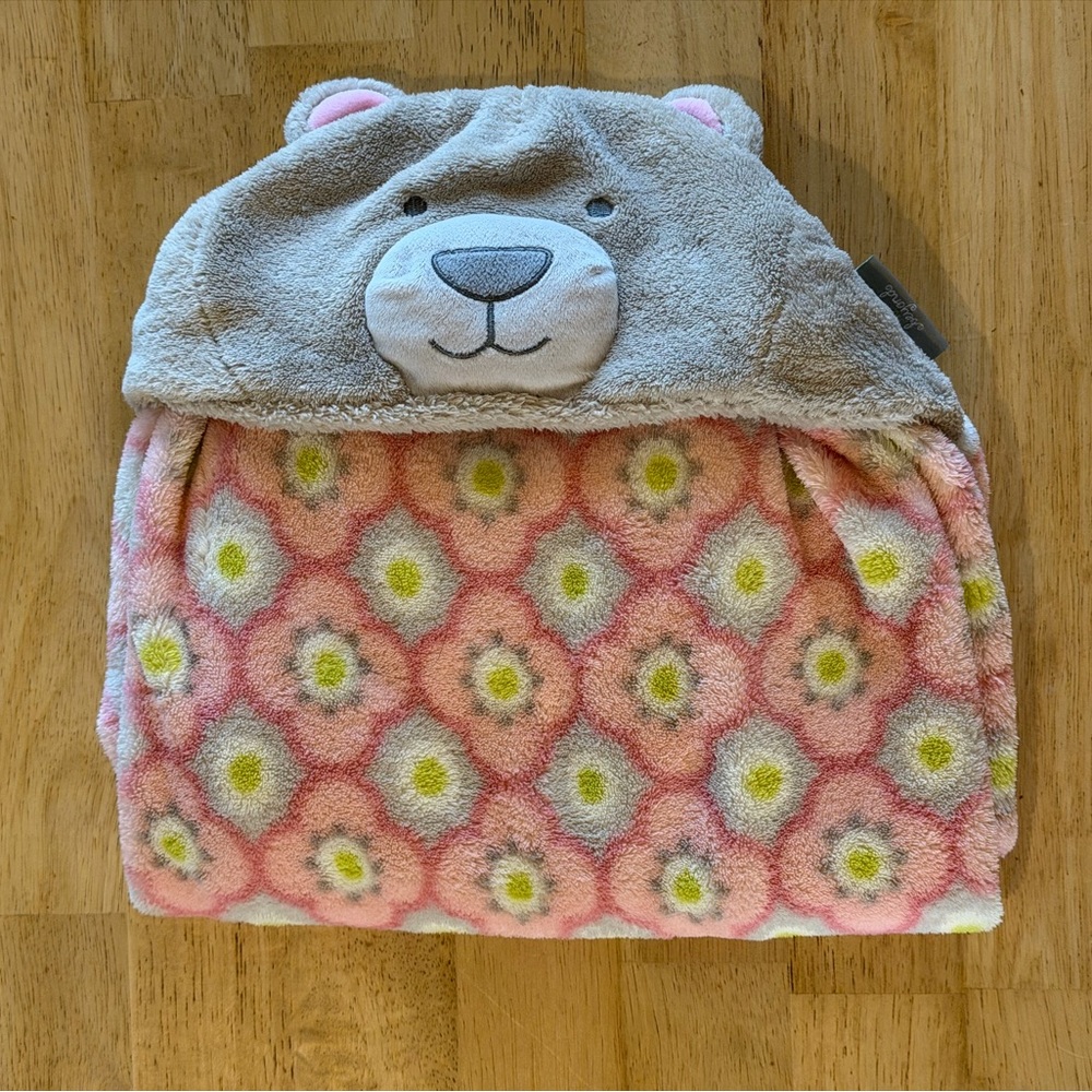 Blankets & Beyond Hooded Baby & Toddler Blanket - Bear Hooded Blanket, EUC!